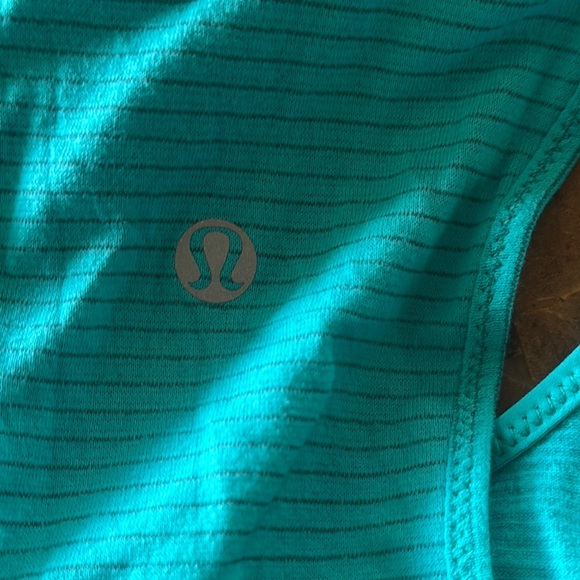 Lululemon Athletica Blue Green Sleeveless Relaxed Tank Top - Picture 3 of 3